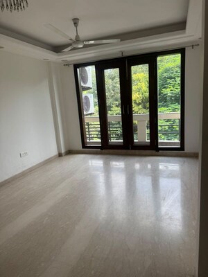 Room in 3 BHK Builder Floor at Nizamuddin – for Rent