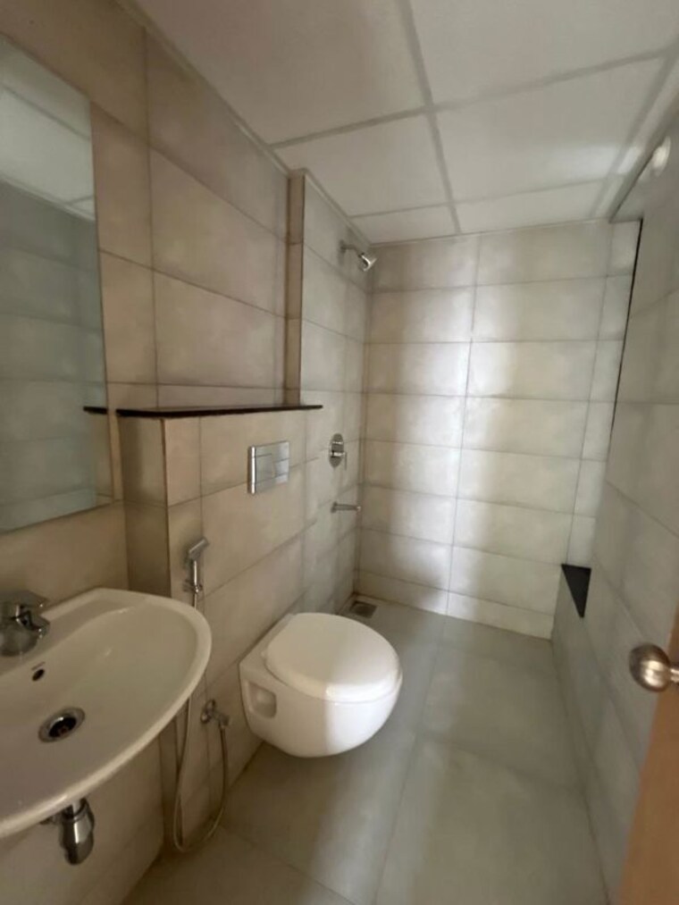 Bathroom, mahindra-nestalgia 2 Bedroom 920 Sq.Ft. Apartment In Pimpri Pune 10705225