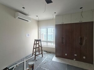 Room in 4 BHK Apartment at Sumadhura The Olympus, Financial District – for Rent