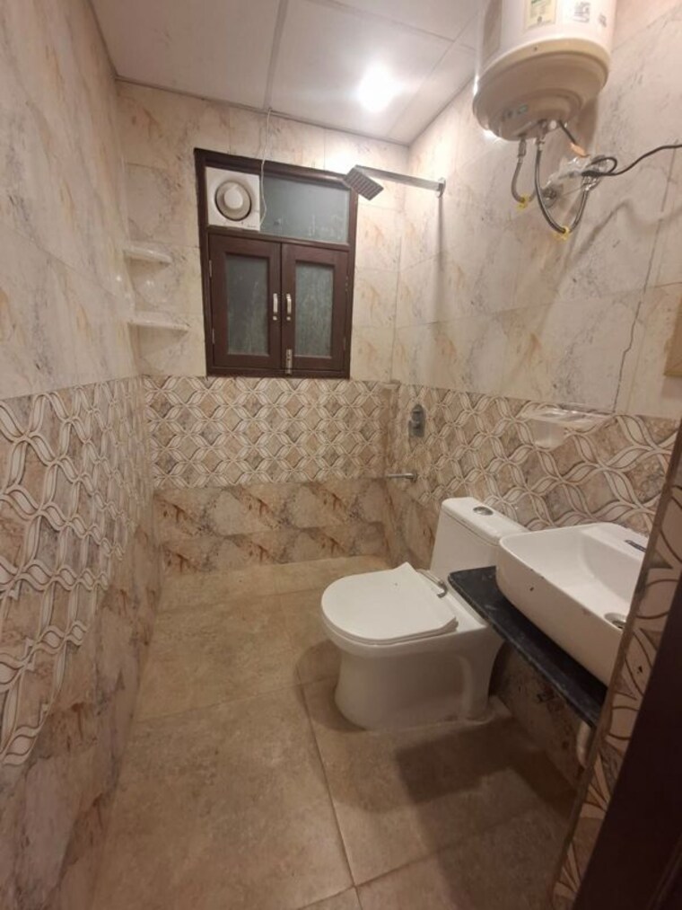 Bathroom, chattarpur 3 Bedroom 1180 Sq.Ft. Builder Floor In Chattarpur Delhi 10705330