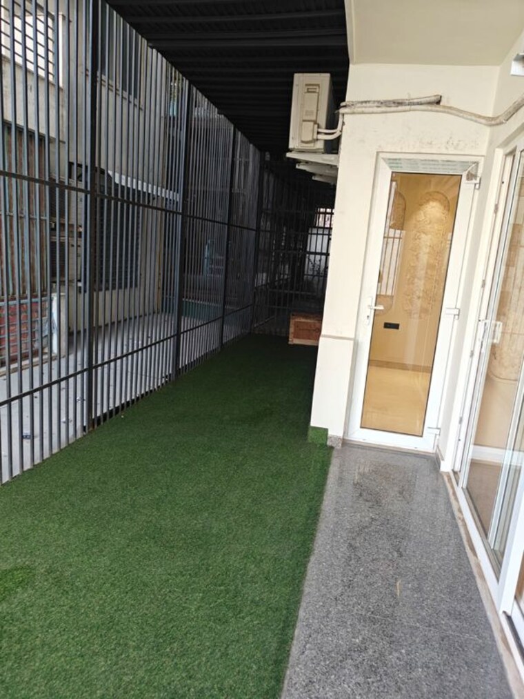 Balcony, vipul-world-floors 4 Bedroom 2700 Sq.Ft. Apartment In Sector 48 Gurgaon 10705382