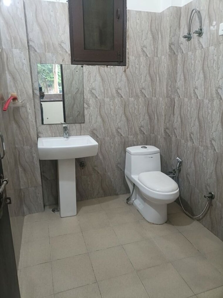 Bathroom, ss-mayfield-gardens 3 Bedroom 1450 Sq.Ft. Builder Floor In Sector 51 Gurgaon 10705380
