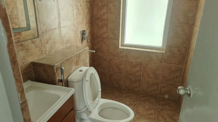 Bathroom, orchid-island 4 Bedroom 1788 Sq.Ft. Apartment In Sector 51 Gurgaon 10705388