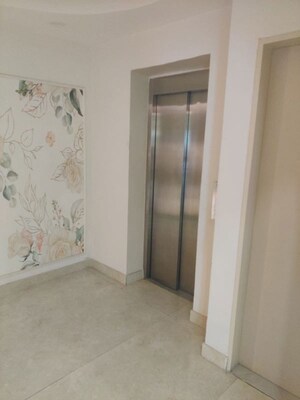 Lift in  Showroom at Defence Colony – for Rent