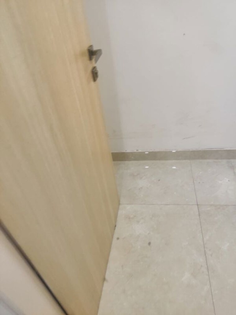 Team Area, defence colony Commercial Showroom 2700 Sq.Ft. In Defence Colony Delhi 10705375