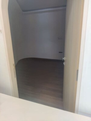 Team Area in  Showroom at Defence Colony – for Rent