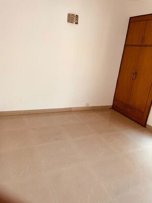 Room in 3 BHK Builder Floor at Unitech South City II, Sector 50 – for Rent