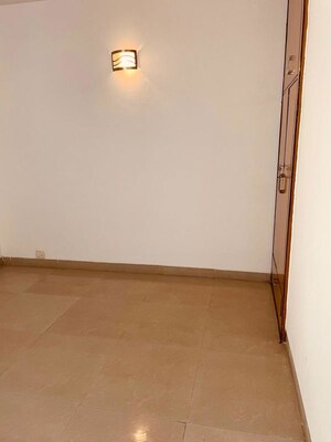 Room in 3 BHK Builder Floor at Unitech South City II, Sector 50 – for Rent