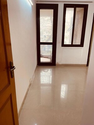 Room in 3 BHK Builder Floor at Unitech South City II, Sector 50 – for Rent