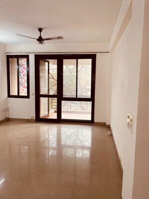 Room in 3 BHK Builder Floor at Unitech South City II, Sector 50 – for Rent