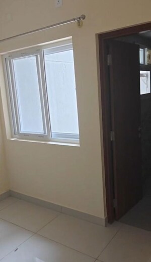 Room in 3 BHK Apartment at Prestige Green Gables, Panathur – for Rent