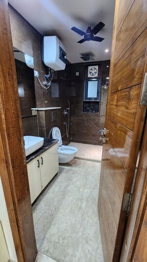 Attached Bathroom in 3 BHK Builder Floor at Uppal Southend, Sector 49 – for Rent