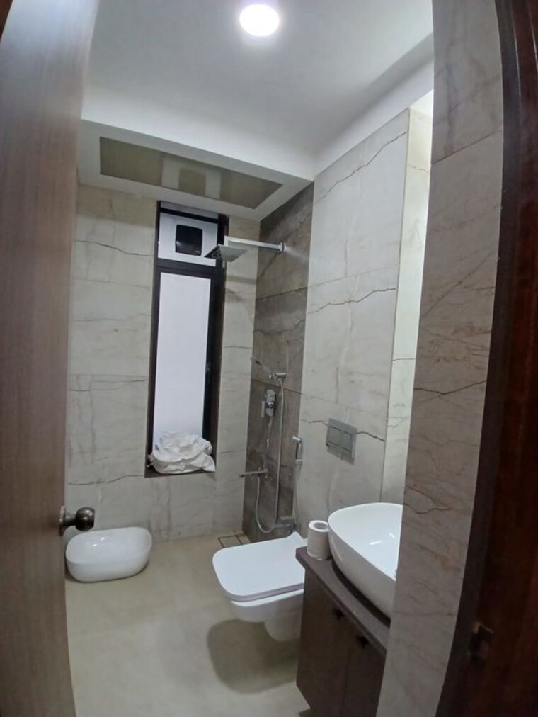 Bathroom, khar west 2 Bedroom 837 Sq.Ft. Apartment In Khar West Mumbai 10705410