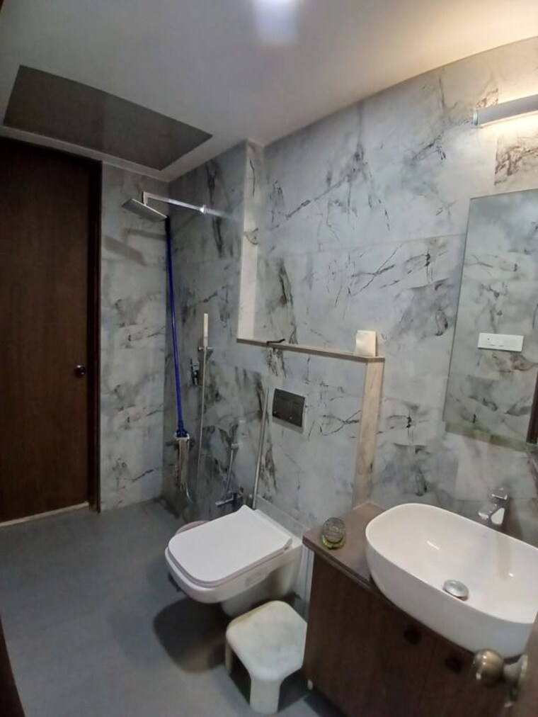 Bathroom, khar west 2 Bedroom 837 Sq.Ft. Apartment In Khar West Mumbai 10705410
