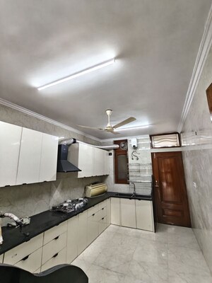 Kitchen in 5 BHK Villa at Dlf Phase ii – for Rent