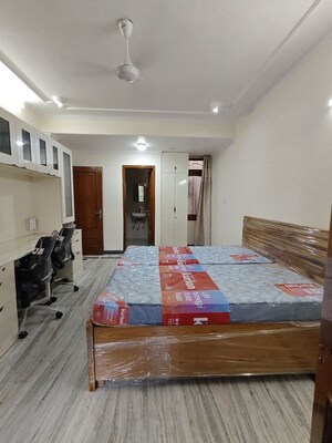 Bedroom in 5 BHK Villa at Dlf Phase ii – for Rent