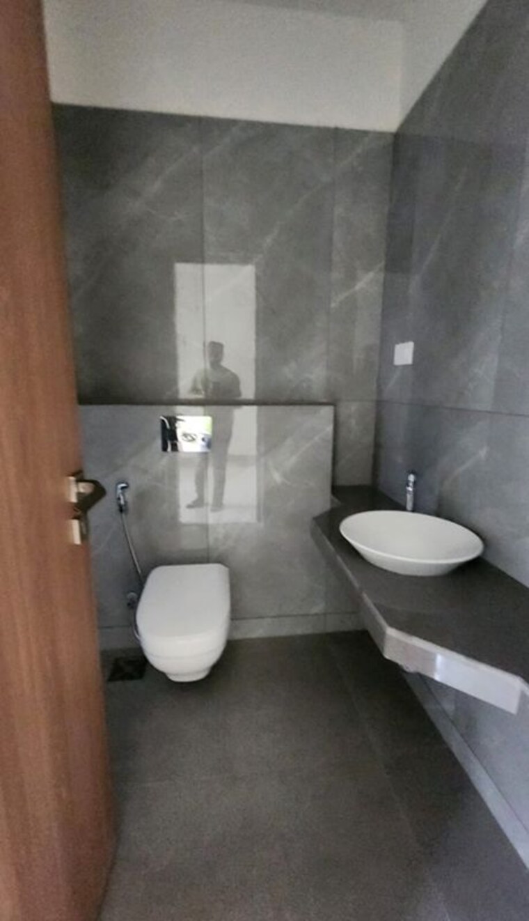 Bathroom, raymond-the-invictus-by-gs 4 Bedroom 15000 Sq.Ft. Apartment In Pokhran Road No One Thane 10705440