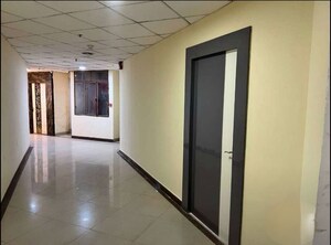 Room in  Office Space at Parsvnath Planet Plaza, Gomti Nagar – for Rent
