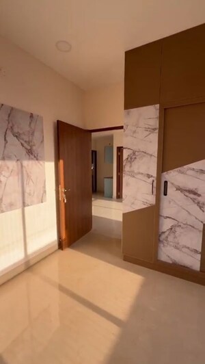 Room in 2 BHK Apartment at Aurobindo Kohinoor, Serilingampally – for Rent