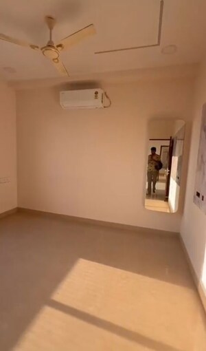 Room in 2 BHK Apartment at Aurobindo Kohinoor, Serilingampally – for Rent