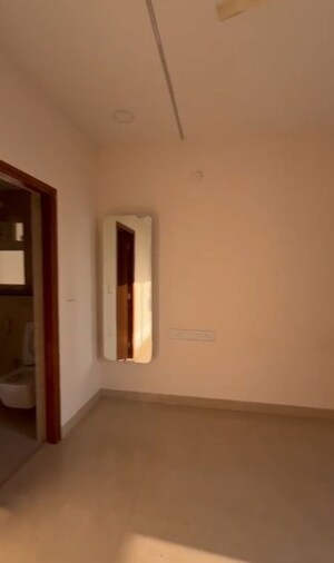 Room in 2 BHK Apartment at Aurobindo Kohinoor, Serilingampally – for Rent