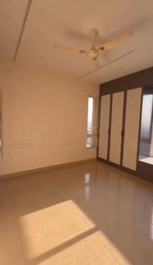 Room in 2 BHK Apartment at Aurobindo Kohinoor, Serilingampally – for Rent