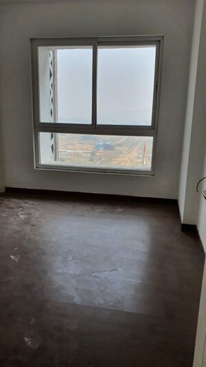 Room in 3 BHK Apartment at Mapsko Mount Ville, Sector 79 – for Rent