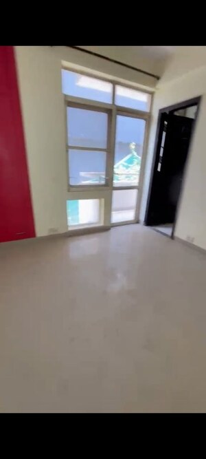 Room in 3 BHK Apartment at Nirvana Country – for Rent