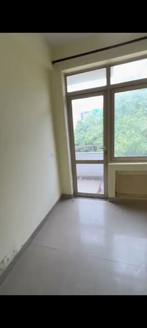 Room in 3 BHK Apartment at Nirvana Country – for Rent