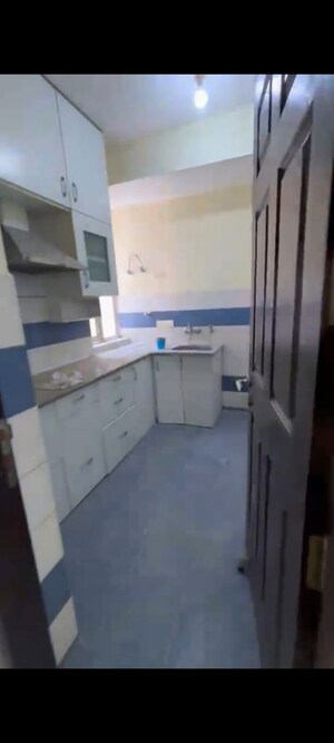 Team Area in 3 BHK Apartment at Nirvana Country – for Rent