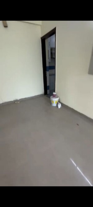Room in 3 BHK Apartment at Nirvana Country – for Rent