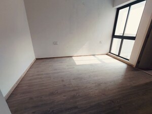 Room in 3 BHK Apartment at Smart World Orchard, Sector 61 – for Rent