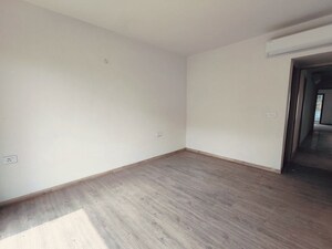 Room in 3 BHK Apartment at Smart World Orchard, Sector 61 – for Rent