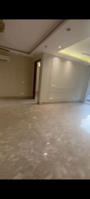 Room in 3 BHK Builder Floor at Safdarjung Enclave – for Rent