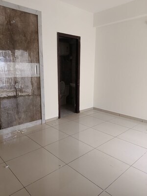 Room in 2.5 BHK Apartment at Gulshan Bellina, Sector 16 Greater Noida – for Rent