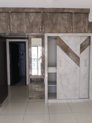 2.5 BHK Apartment For Rent in Gulshan Bellina, Sector 16 Greater Noida
