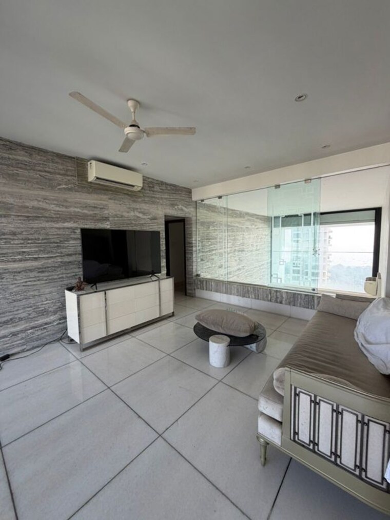 Garden, rustomjee-crown 3 Bedroom 1350 Sq.Ft. Apartment In Prabhadevi Mumbai 10705558