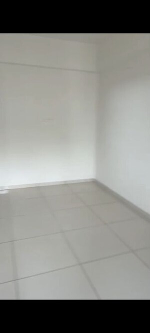 Room in 2 BHK Apartment at Sun Footprints, Shela – for Rent