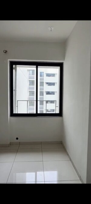 Room in 2 BHK Apartment at Sun Footprints, Shela – for Rent