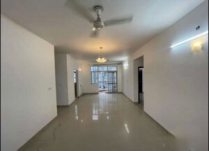 Room in 3 BHK Apartment at Gomti Nagar – for Rent