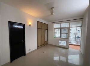 Room in 3 BHK Apartment at Gomti Nagar – for Rent