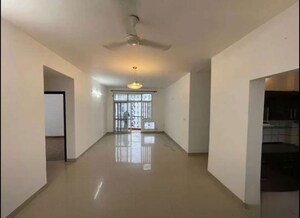 Room in 3 BHK Apartment at Gomti Nagar – for Rent