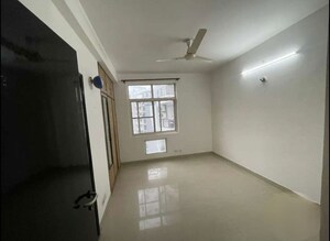 Room in 3 BHK Apartment at Gomti Nagar – for Rent