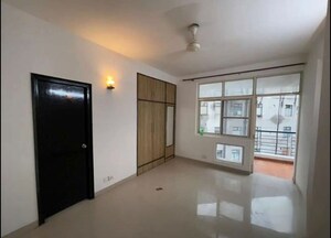 Room in 3 BHK Apartment at Gomti Nagar – for Rent