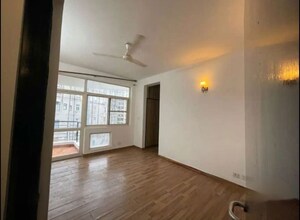 Room in 3 BHK Apartment at Gomti Nagar – for Rent