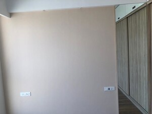 Room in 2 BHK Apartment at L&T Crescent Bay T2, Parel – for Rent