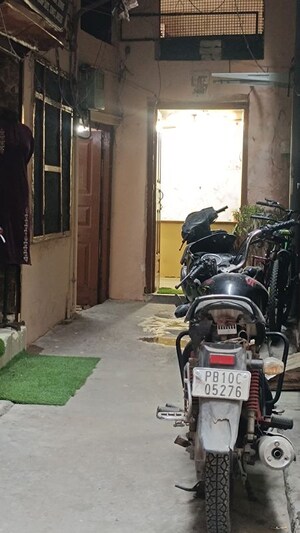 Parking in  Independent House at Chaura Bazar – for Sale