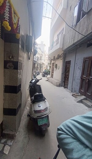 Parking in  Independent House at Chaura Bazar – for Sale