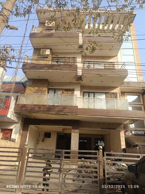  Builder Floor For Sale in Urban Estate