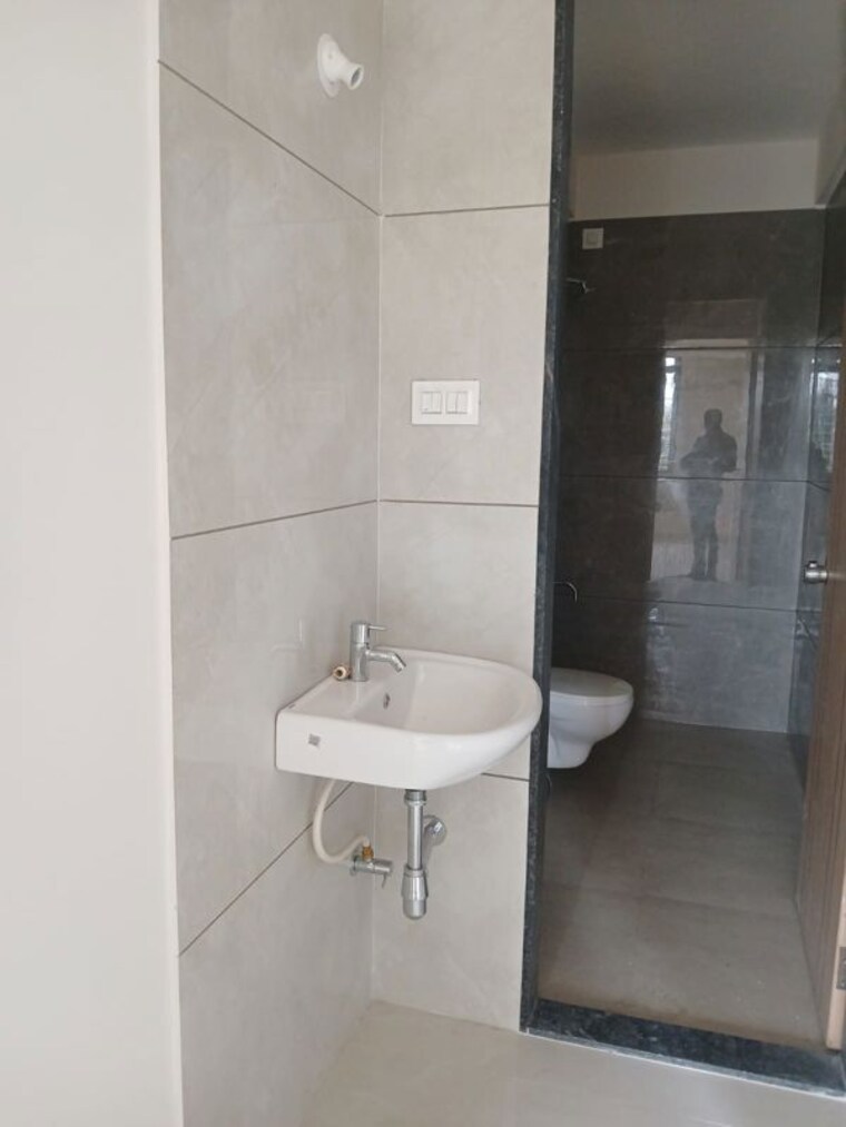 Bathroom, chinchwad 2 Bedroom 838 Sq.Ft. Apartment In Chinchwad Pune 10705611